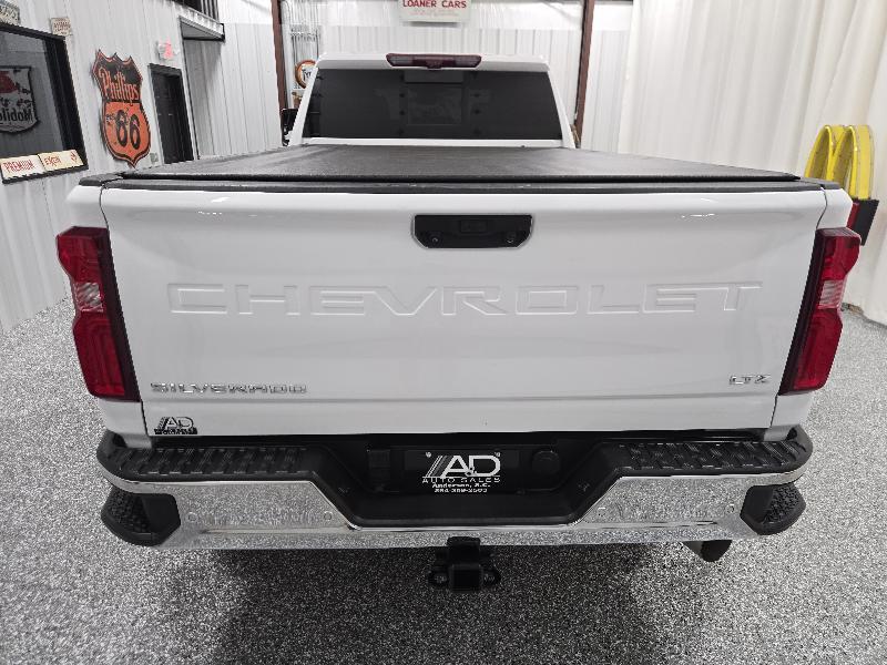 Chevrolet Silverado 3500HD 4WD Crew Cab 172" LTZ 2024