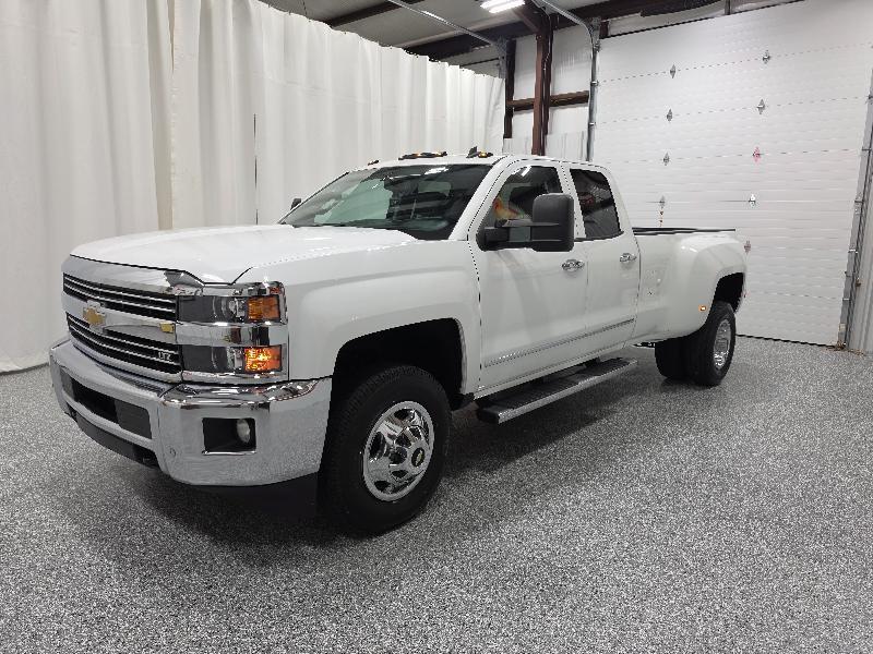 Chevrolet Silverado 3500HD 4WD Double Cab 158.1" LTZ 2015