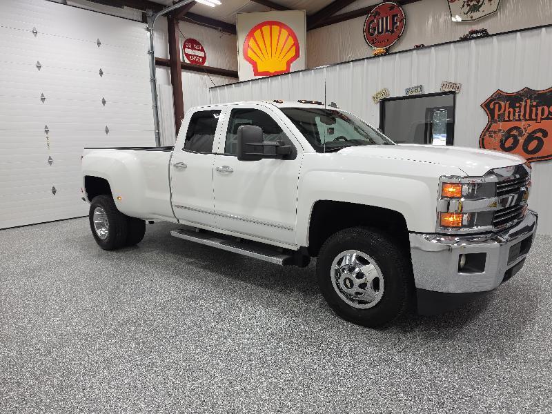 Chevrolet Silverado 3500HD 4WD Double Cab 158.1" LTZ 2015