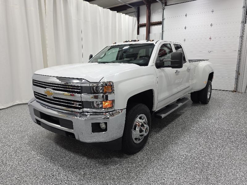 Chevrolet Silverado 3500HD 4WD Double Cab 158.1" LTZ 2015