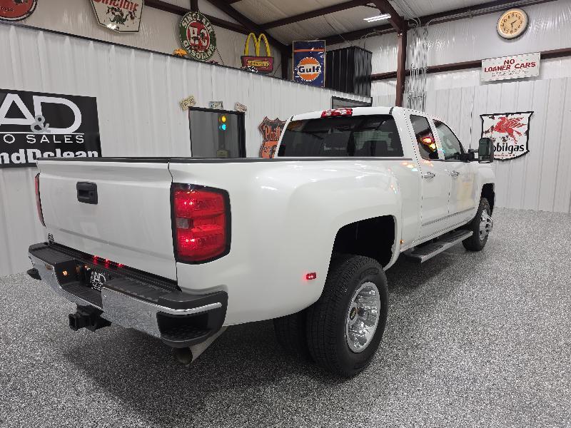 Chevrolet Silverado 3500HD 4WD Double Cab 158.1" LTZ 2015