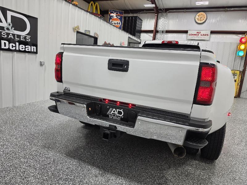 Chevrolet Silverado 3500HD 4WD Double Cab 158.1" LTZ 2015