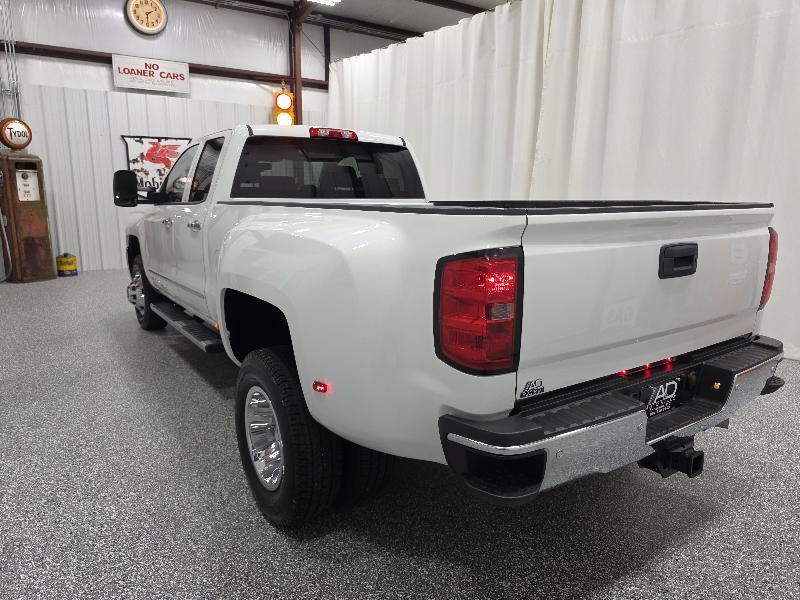 Chevrolet Silverado 3500HD 4WD Double Cab 158.1" LTZ 2015
