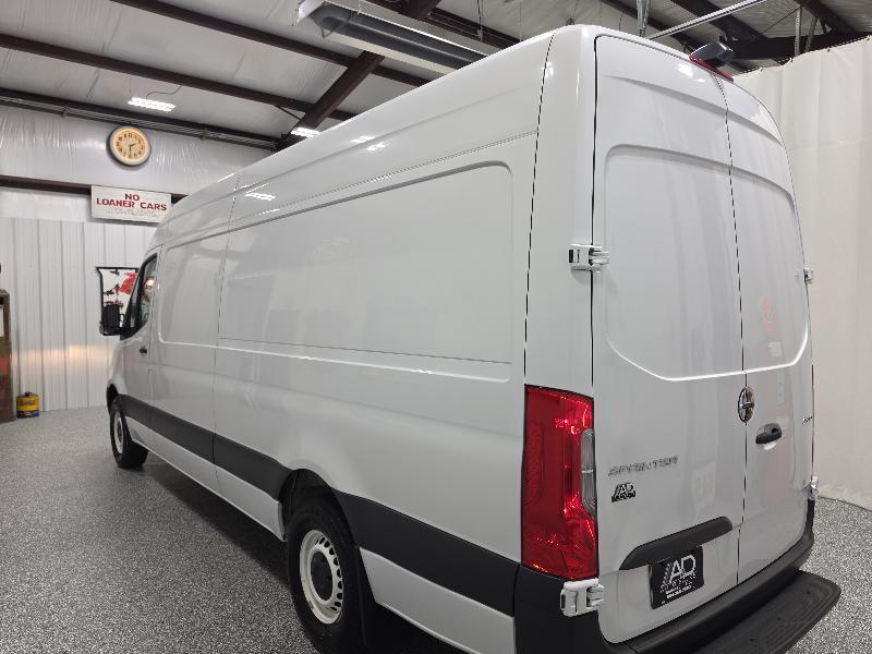 Freightliner Sprinter Van 2500 High Roof V6 170" RWD 2020