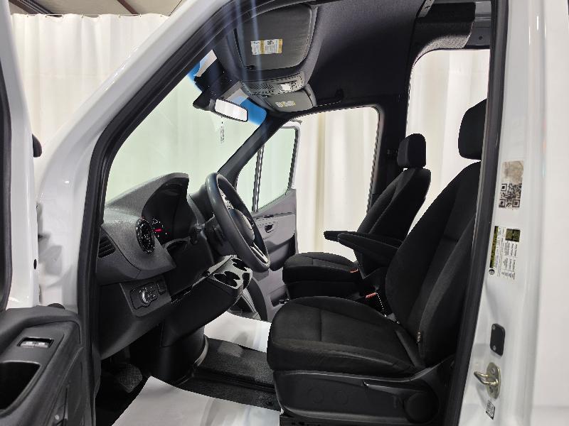 Freightliner Sprinter Van 2500 High Roof V6 170" RWD 2020