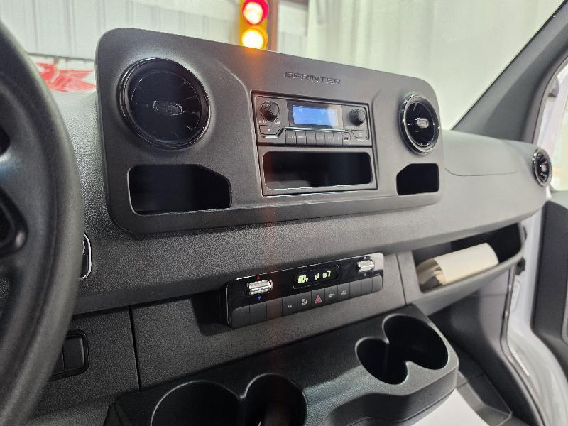 Freightliner Sprinter Van 2500 High Roof V6 170" RWD 2020