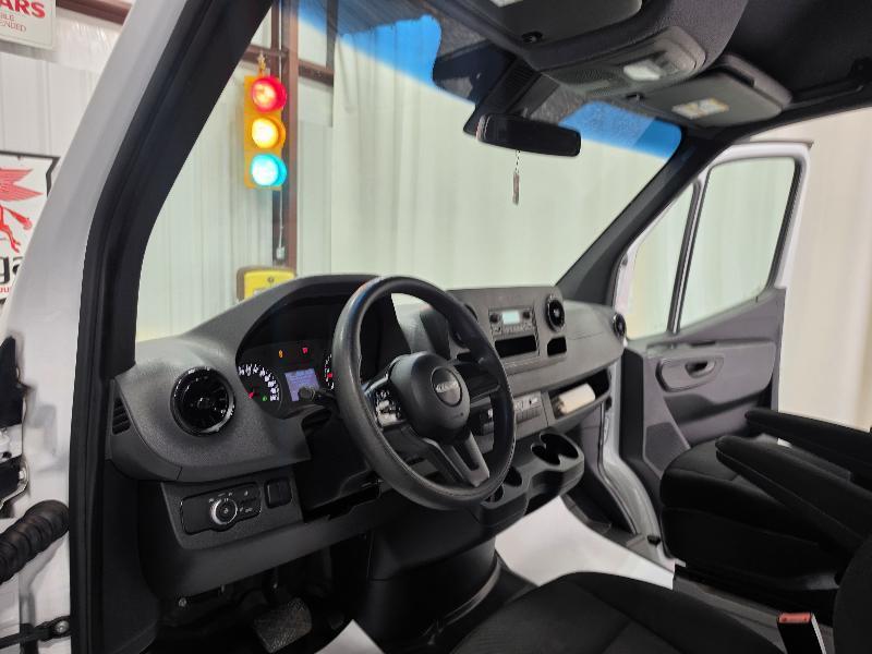 Freightliner Sprinter Van 2500 High Roof V6 170" RWD 2020