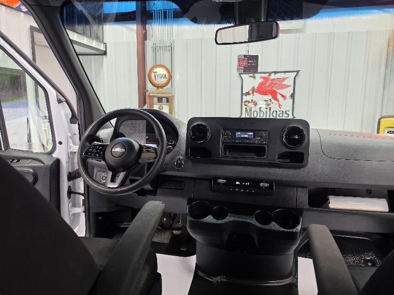 Freightliner Sprinter Van 2500 High Roof V6 170" RWD 2020