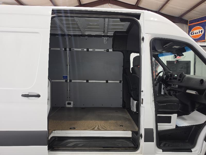 Freightliner Sprinter Van 2500 High Roof V6 170" RWD 2020