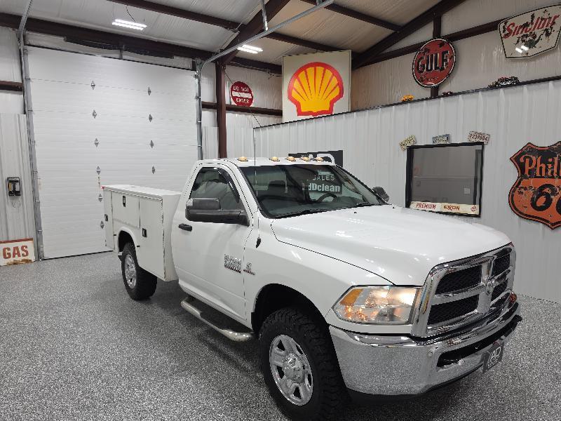 RAM 3500 Tradesman 4x4 Reg Cab 8' Box 2017