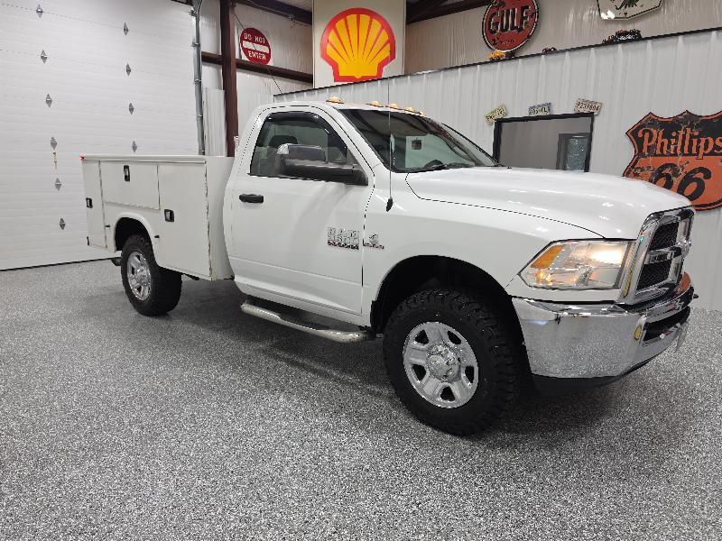 RAM 3500 Tradesman 4x4 Reg Cab 8' Box 2017