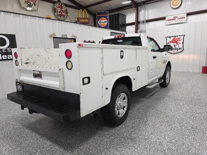 RAM 3500 Tradesman 4x4 Reg Cab 8' Box 2017
