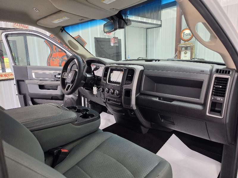 RAM 3500 Tradesman 4x4 Reg Cab 8' Box 2017