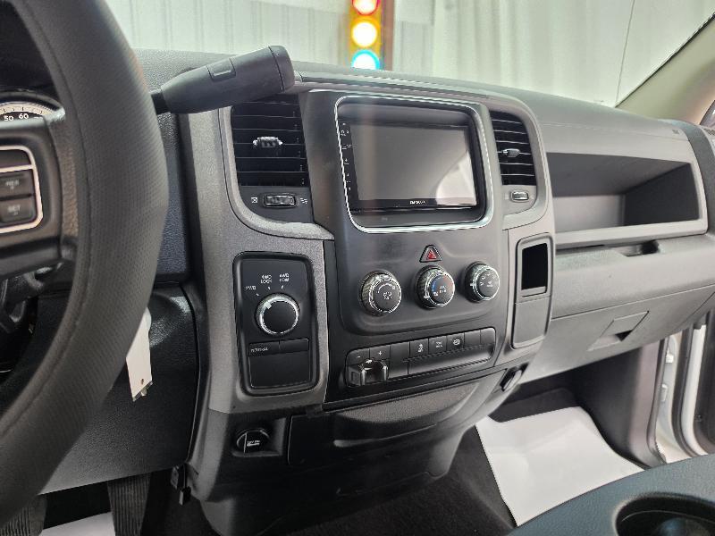 RAM 3500 Tradesman 4x4 Reg Cab 8' Box 2017