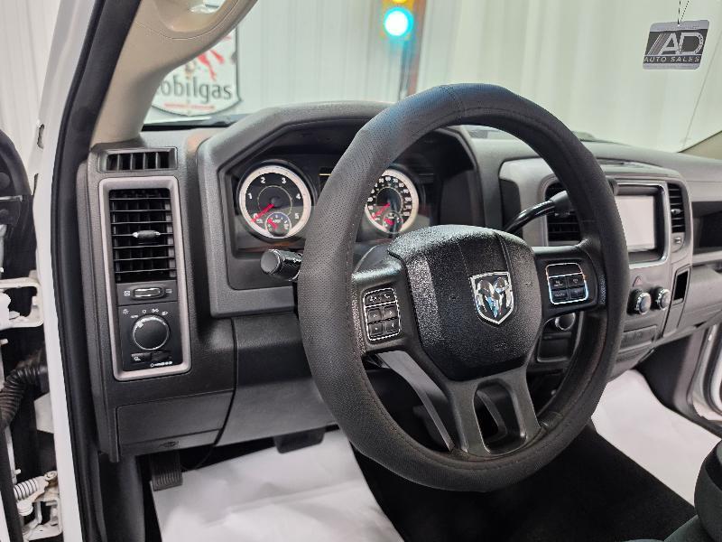 RAM 3500 Tradesman 4x4 Reg Cab 8' Box 2017