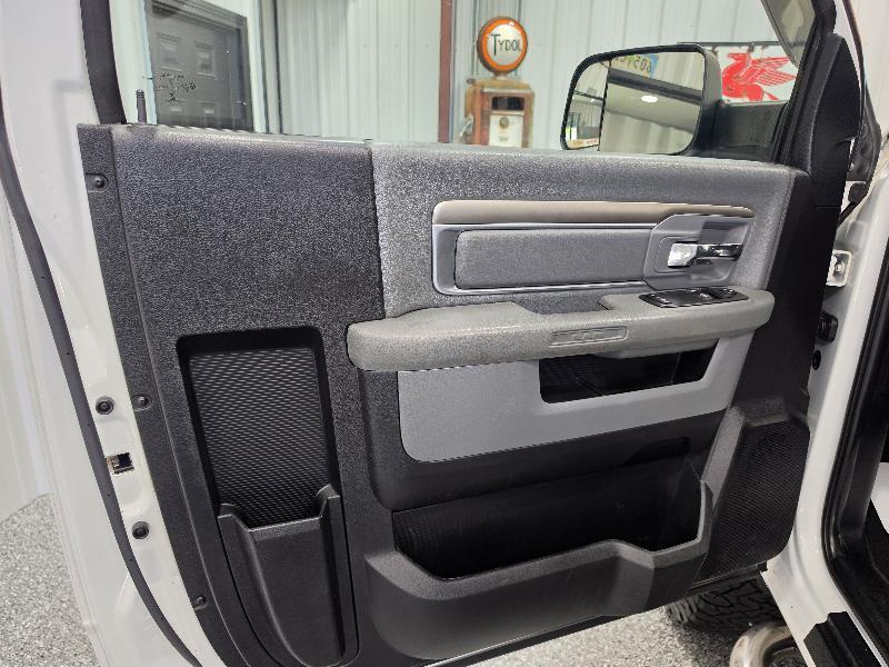 RAM 3500 Tradesman 4x4 Reg Cab 8' Box 2017