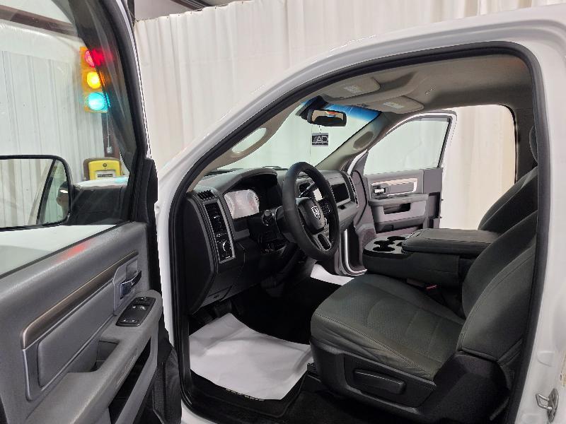RAM 3500 Tradesman 4x4 Reg Cab 8' Box 2017