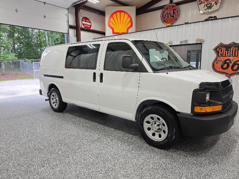 Chevrolet Express Cargo Van RWD 1500 135" 2014