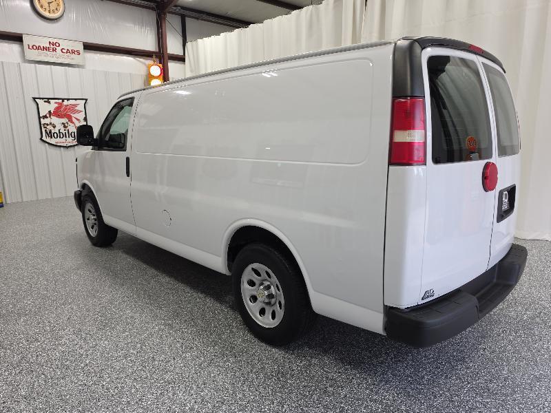 Chevrolet Express Cargo Van RWD 1500 135" 2014