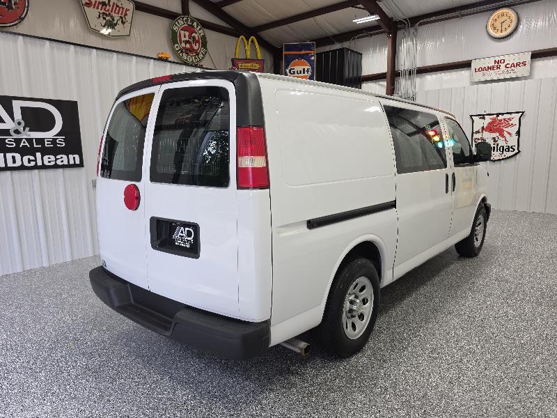 Chevrolet Express Cargo Van RWD 1500 135" 2014