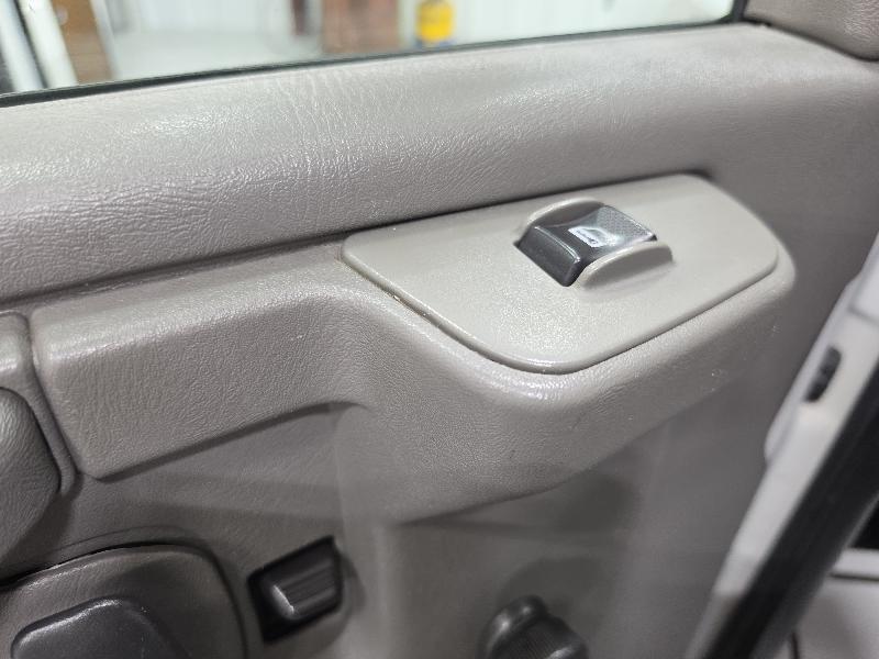 Chevrolet Express Cargo Van RWD 1500 135" 2014