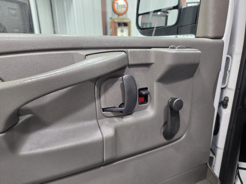Chevrolet Express Cargo Van RWD 1500 135" 2014