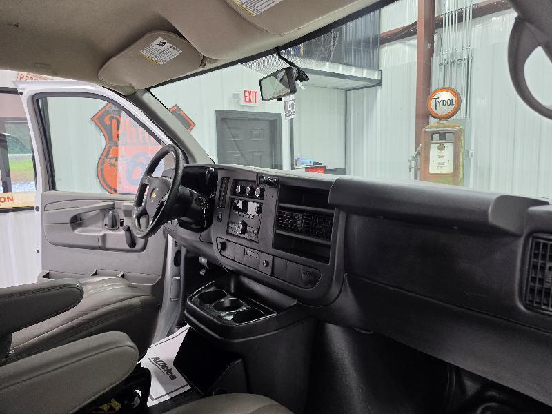 Chevrolet Express Cargo Van RWD 1500 135" 2014