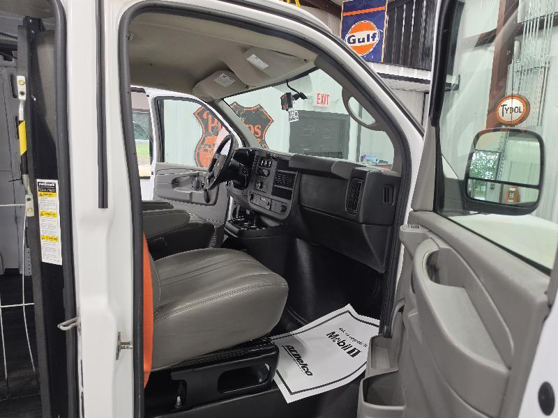 Chevrolet Express Cargo Van RWD 1500 135" 2014
