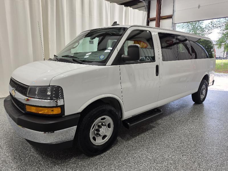 Chevrolet Express Passenger RWD 3500 155" LT 2019