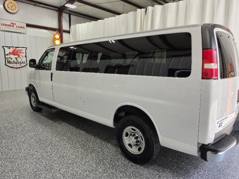 Chevrolet Express Passenger RWD 3500 155" LT 2019