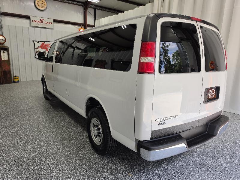 Chevrolet Express Passenger RWD 3500 155" LT 2019