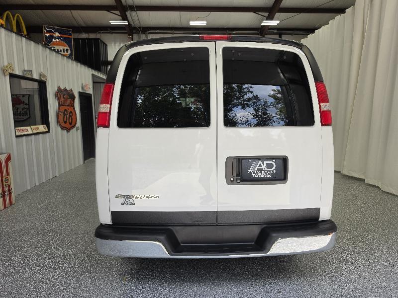 Chevrolet Express Passenger RWD 3500 155" LT 2019