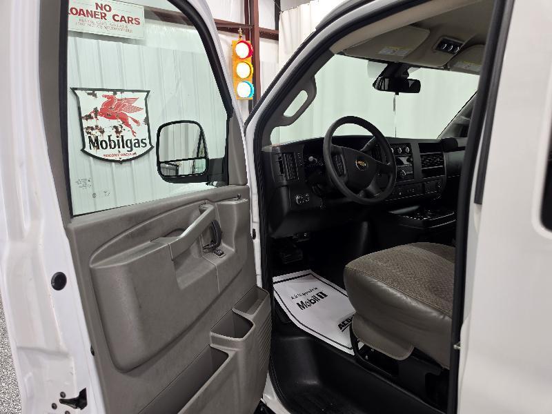 Chevrolet Express Passenger RWD 3500 155" LT 2019
