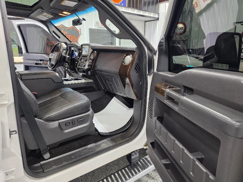 Ford Super Duty F-350 DRW 4WD Crew Cab 172" Platinum 2015