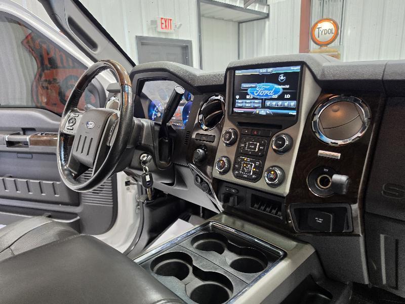 Ford Super Duty F-350 DRW 4WD Crew Cab 172" Platinum 2015