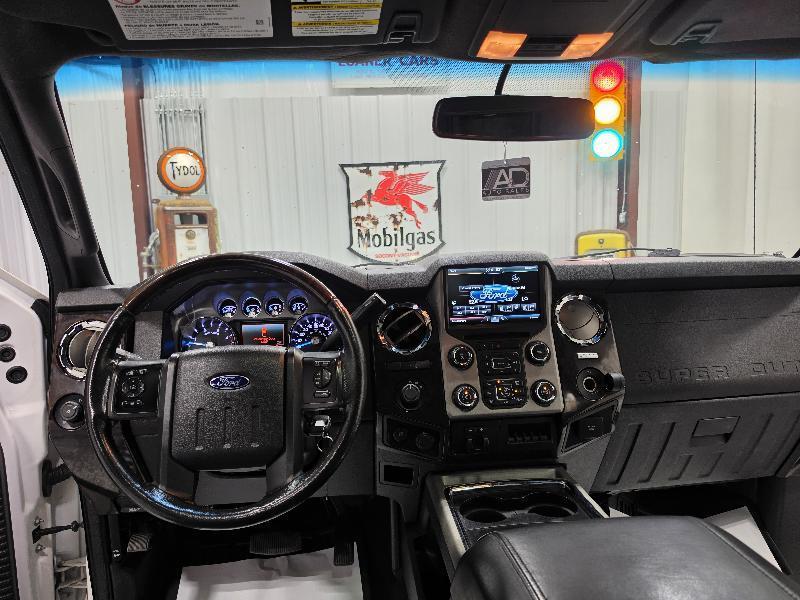 Ford Super Duty F-350 DRW 4WD Crew Cab 172" Platinum 2015