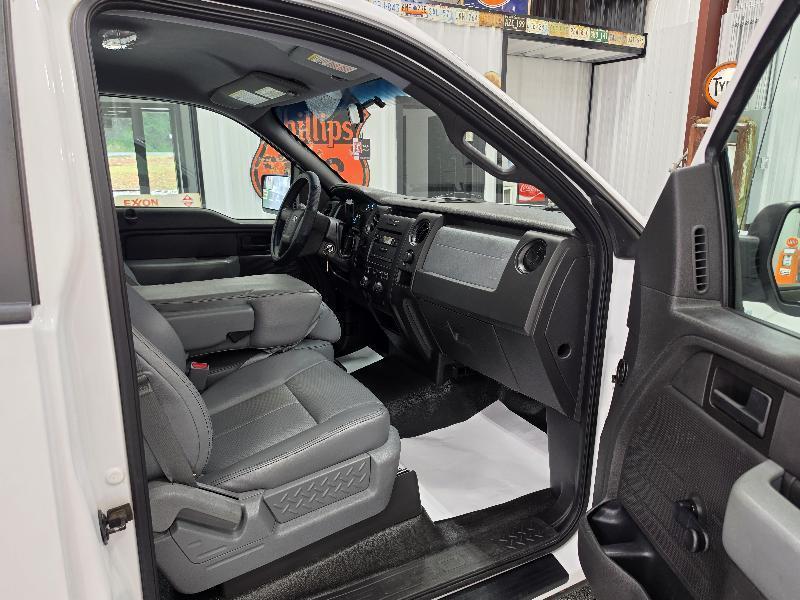 Ford F-150 2WD Reg Cab 126" STX 2014