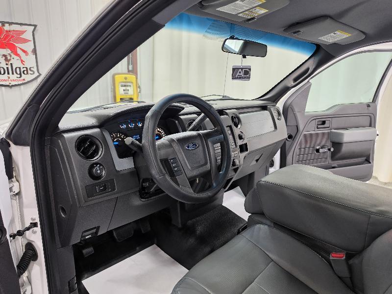 Ford F-150 2WD Reg Cab 126" STX 2014