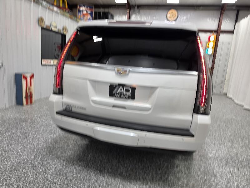 Cadillac Escalade ESV 4WD 4dr Platinum 2018