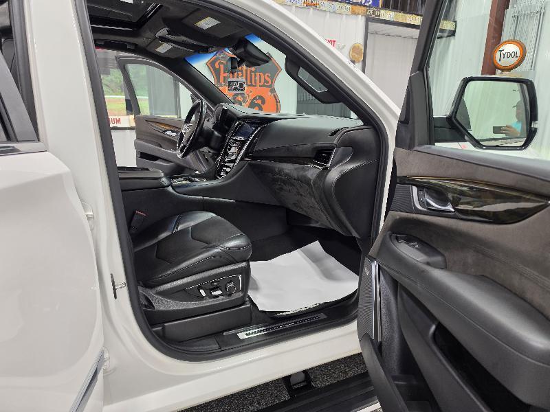Cadillac Escalade ESV 4WD 4dr Platinum 2018
