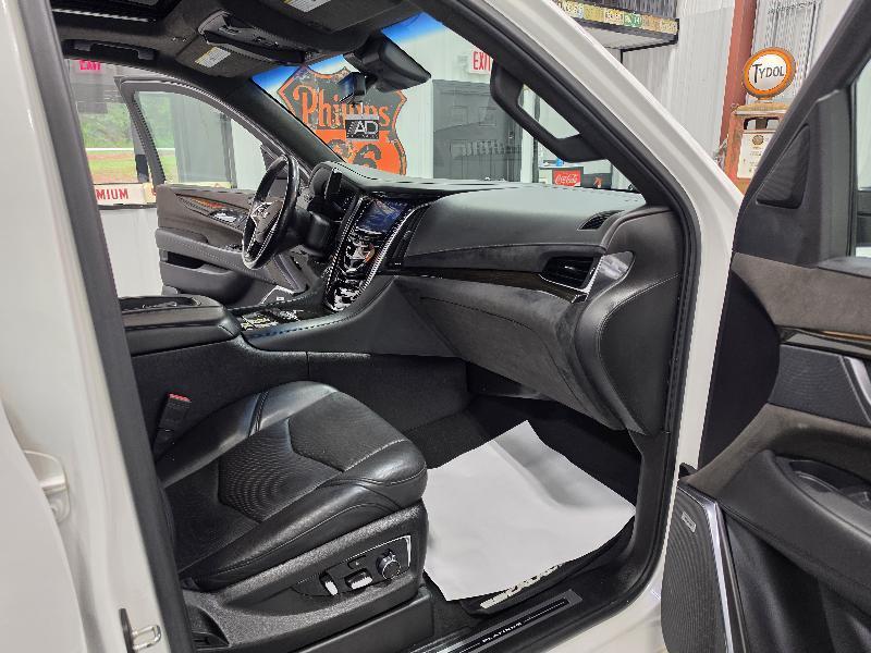 Cadillac Escalade ESV 4WD 4dr Platinum 2018