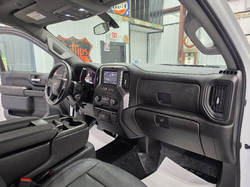 Chevrolet Silverado 2500HD 2WD Reg Cab 142" Work Truck 2023