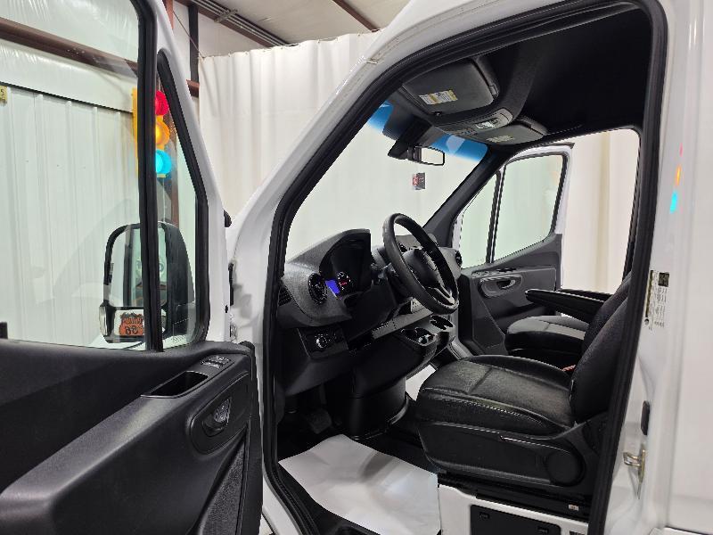 Freightliner Sprinter Cargo Van 2500 High Roof 170" RWD 2021