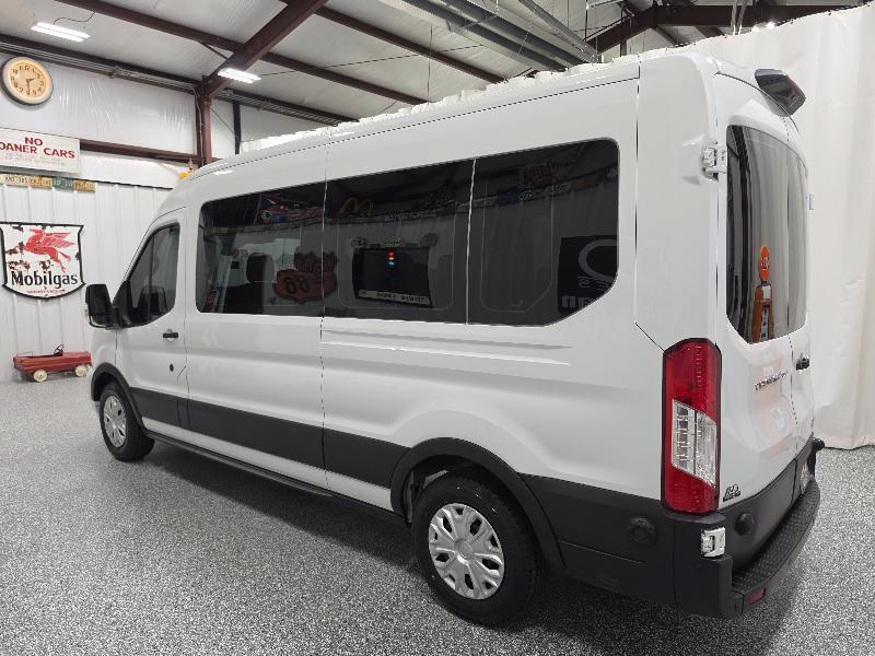 Ford Transit photo 8