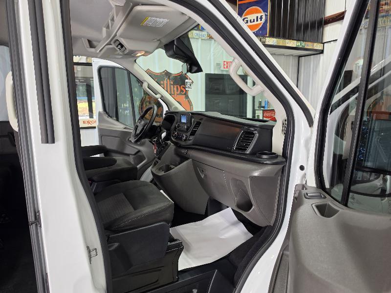 Ford Transit photo 9