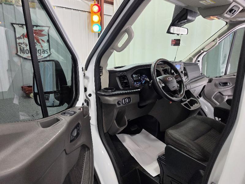 Ford Transit photo 10