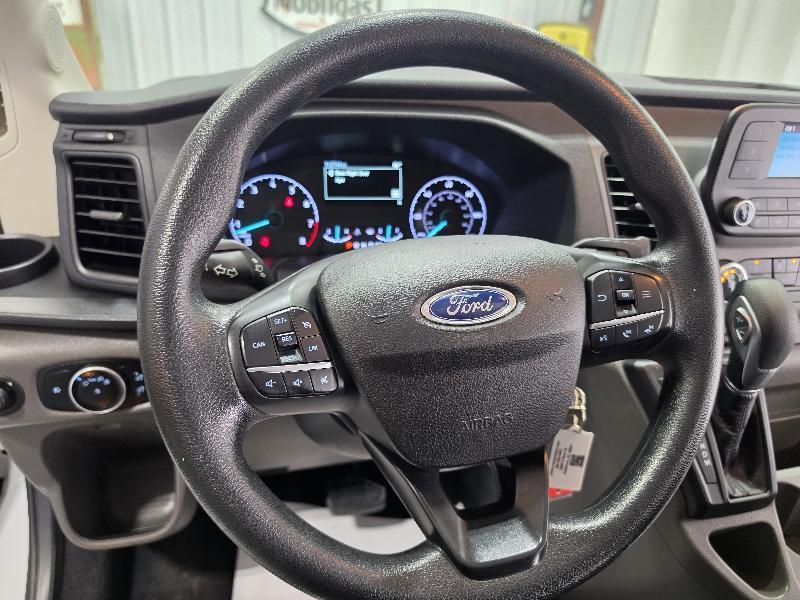 Ford Transit photo 11