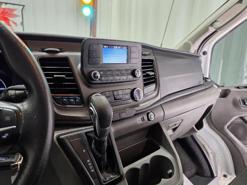 Ford Transit photo 12