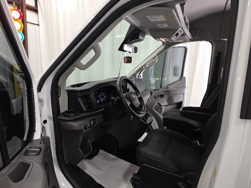 Ford Transit photo 13