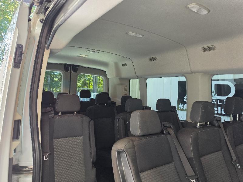 Ford Transit photo 15